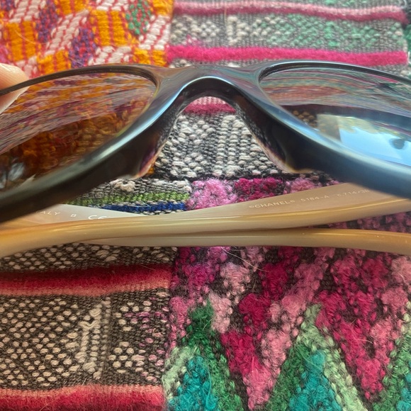 CHANEL Quilted Pearl Tortoise Oval Sunglasses - Picture 3 of 8